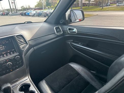 Used 2017 Jeep Grand Cherokee Altitude image 15