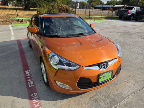 Used 2015 Hyundai Veloster w/ Option Group 02 FWD image 5