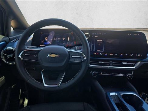 Used 2025 Chevrolet Equinox EV LT image 17