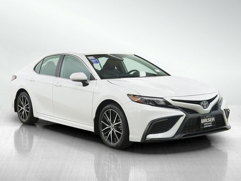 Used 2023 Toyota Camry SE image 7