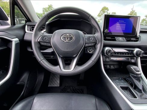 Used 2023 Toyota RAV4 XLE Premium FWD image 6