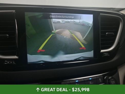 Used 2024 Chrysler Pacifica Touring-L image 35