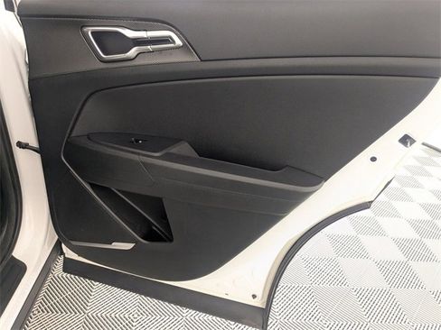 Used 2023 Kia Sportage LX image 27