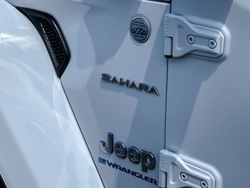 Used 2024 Jeep Wrangler Unlimited Sahara AWD/4WD image 26