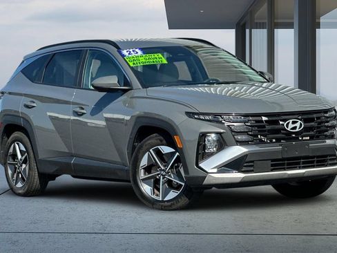 Used 2025 Hyundai Tucson SEL FWD image 2