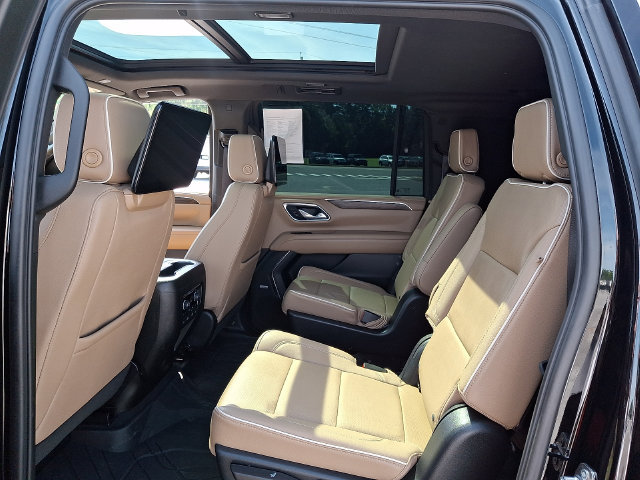 Certified 2023 Chevrolet Suburban Premier w/ Advanced Technology Package AWD/4WD image 10