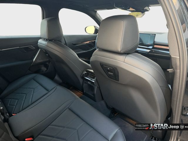 Used 2024 BMW 540i xDrive w/ M Sport Package AWD/4WD image 27