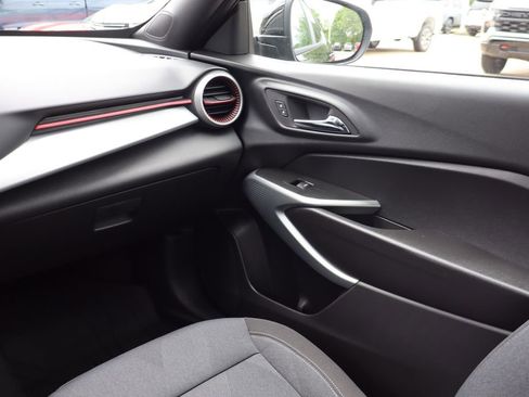 New 2026 Chevrolet Trax RS w/ Sunroof Package FWD image 38