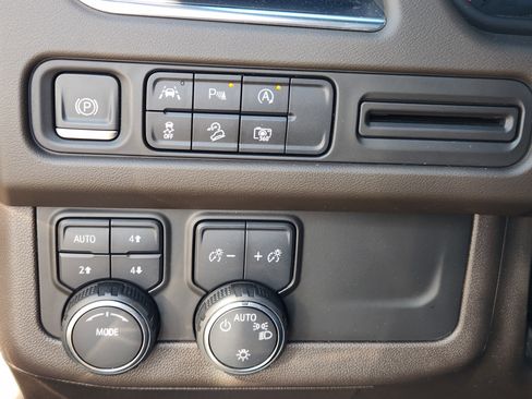 Used 2023 Chevrolet Tahoe Z71 w/ Luxury Package image 23