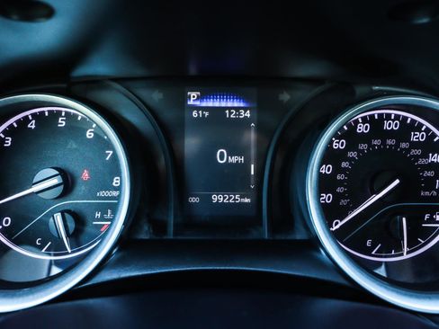 Used 2022 Toyota Camry LE image 6