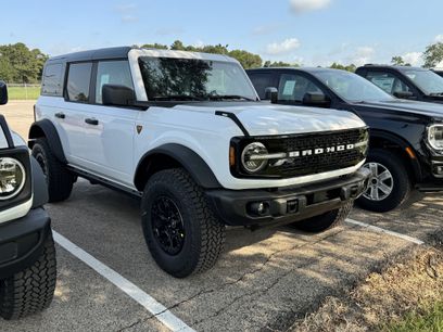 New 2026 Ford Bronco Badlands w/ Wildtrak Package
