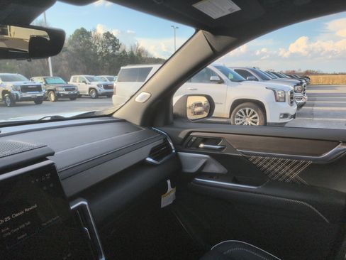 Used 2025 GMC Acadia Denali w/ Super Cruise Package image 29