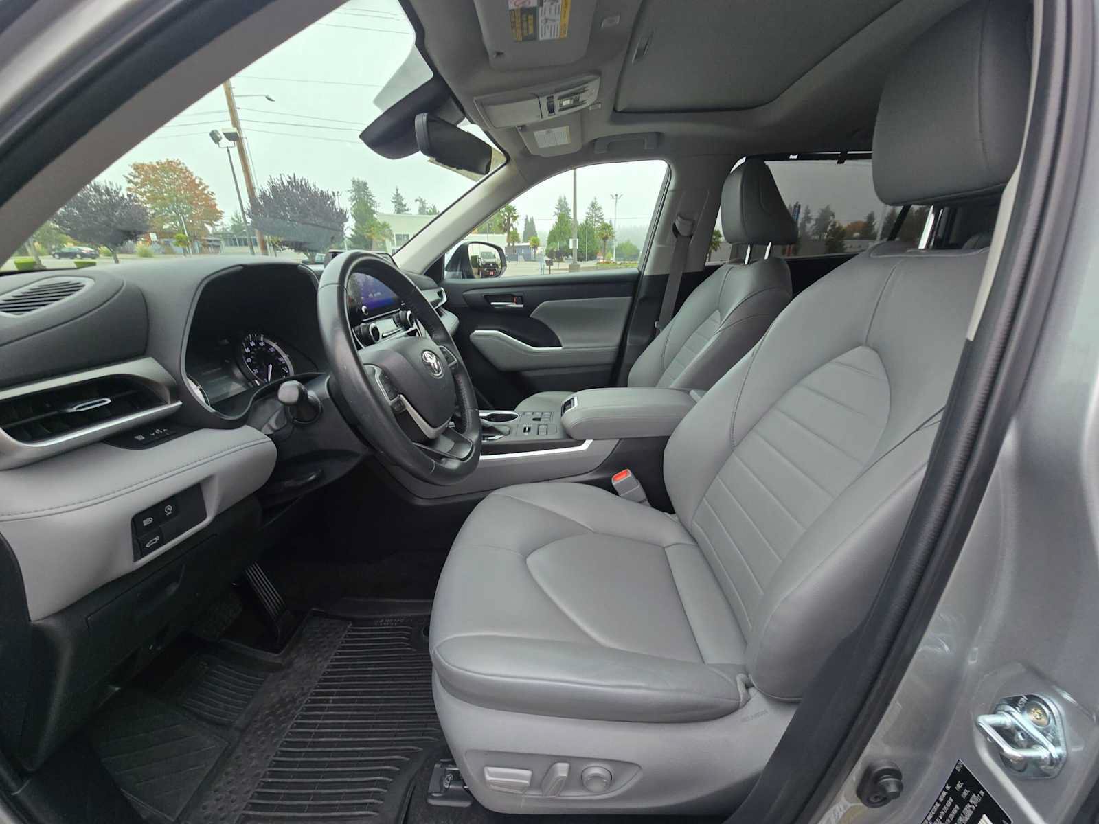 Used 2023 Toyota Highlander XLE AWD/4WD image 21