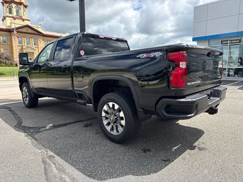 Used 2022 Chevrolet Silverado 2500 Custom w/ Custom Value Package AWD/4WD image 3