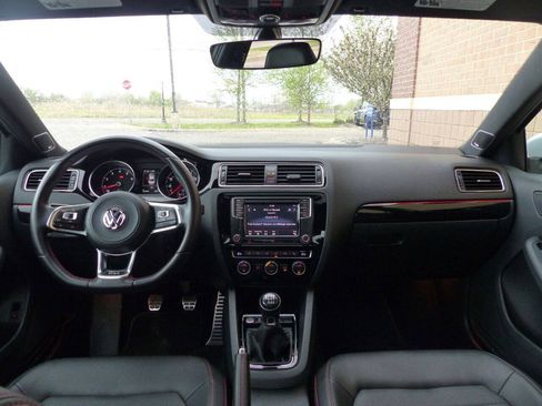 Used 2017 Volkswagen Jetta GLI FWD image 29