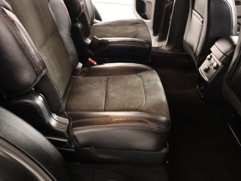 Used 2019 Ford Explorer XLT w/ Equipment Group 202A FWD image 16