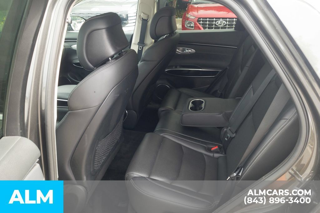 Used 2025 Genesis GV70 2.5T AWD/4WD image 17