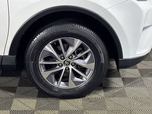 Used 2018 Toyota RAV4 LE AWD/4WD image 22