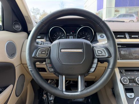 Used 2016 Land Rover Range Rover Evoque SE image 17