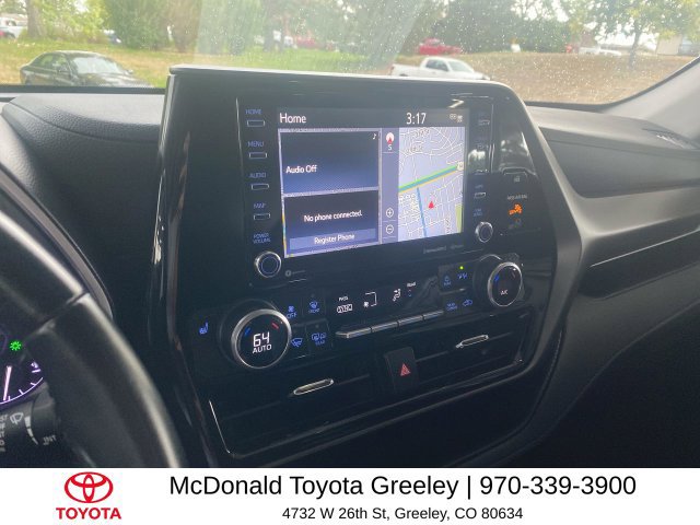 Used 2022 Toyota Highlander XLE AWD/4WD image 18