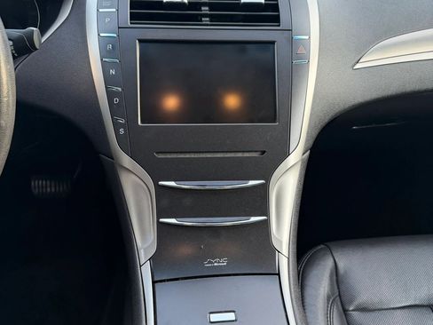 Used 2013 Lincoln MKZ AWD image 16