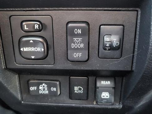 Used 2018 Toyota Tundra SR5 w/ SR5 Upgrade Package AWD/4WD image 38