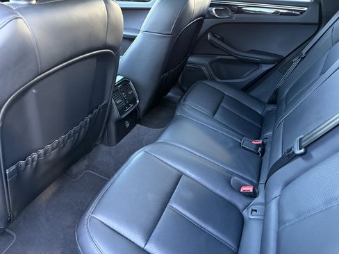 Used 2025 Porsche Macan image 31