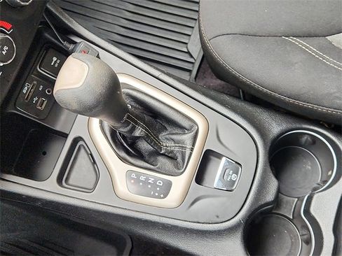 Used 2018 Jeep Cherokee Latitude image 15