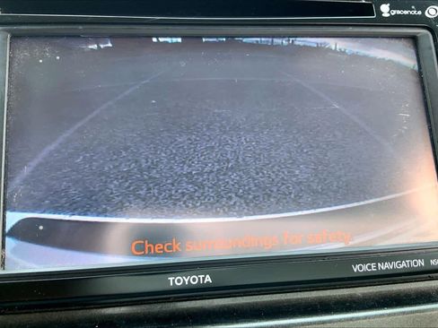 Used 2014 Toyota Sienna LE image 26