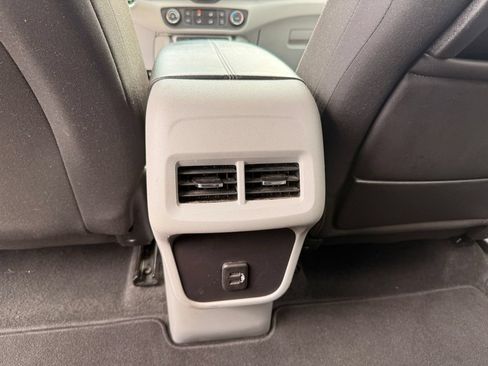 Used 2024 GMC Terrain SLE FWD image 26