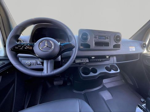 New 2025 Mercedes-Benz Sprinter 2500 image 8