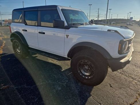 Used 2025 Ford Bronco 4-Door w/ Sasquatch Package AWD/4WD image 2