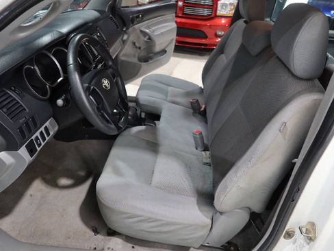 Used 2014 Toyota Tacoma 2WD Regular Cab image 16