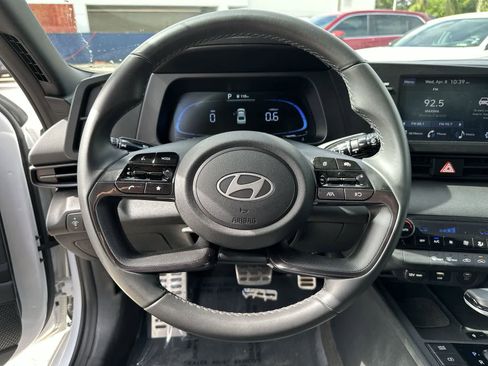 Used 2025 Hyundai Elantra Sport image 16