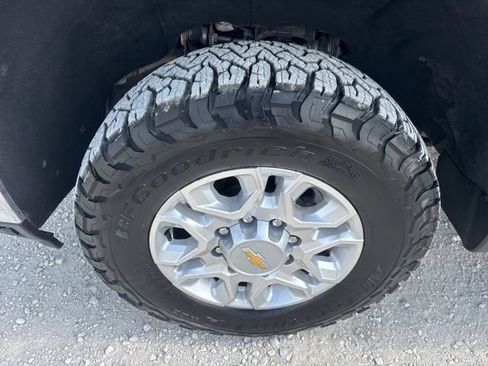 Used 2024 Chevrolet Silverado 2500 LTZ AWD/4WD image 32