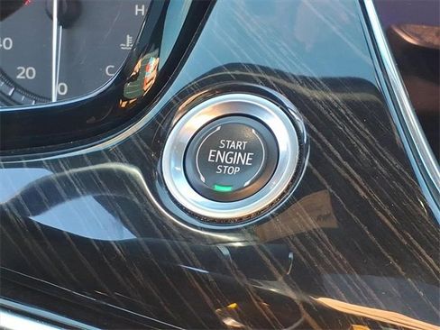 Used 2022 Cadillac XT6 Premium Luxury w/ Technology Package image 13