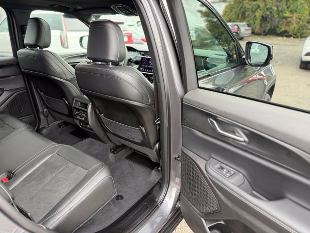 Used 2025 Jeep Grand Cherokee 4WD image 10