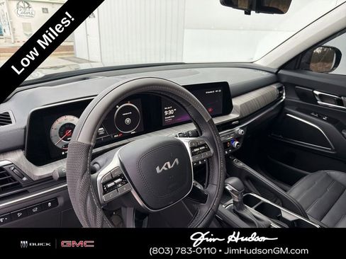 Used 2024 Kia Telluride SX Prestige w/ Towing Package image 9