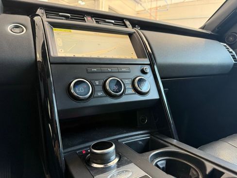 Used 2018 Land Rover Discovery SE image 33