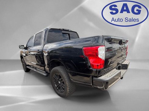 Used 2018 Nissan Titan SV w/ SV Convenience Package AWD/4WD image 4