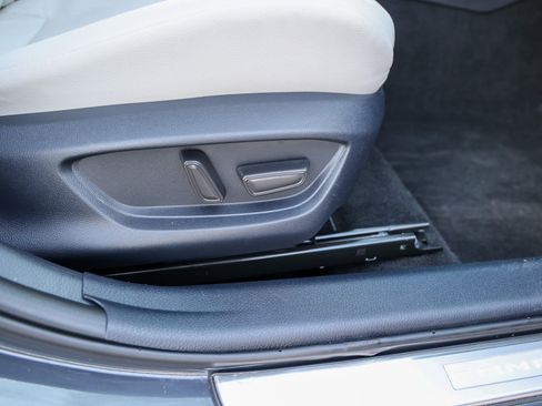 Used 2025 Toyota Camry XLE image 44