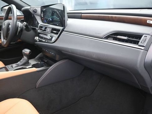 Certified 2025 Lexus ES 350 w/ Premium Package FWD image 24