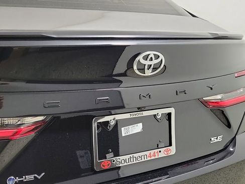 Used 2026 Toyota Camry SE FWD image 9