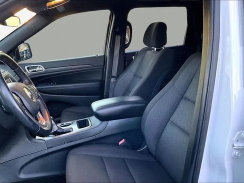 Used 2020 Jeep Grand Cherokee Laredo image 15