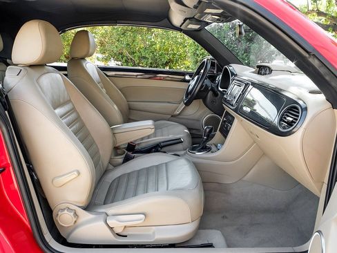 Used 2013 Volkswagen Beetle 2.0T FWD image 25