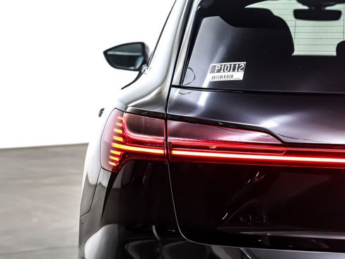 Used 2024 Audi Q8 e-tron Premium Plus image 16