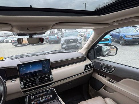 Used 2023 Lincoln Navigator L Reserve image 10
