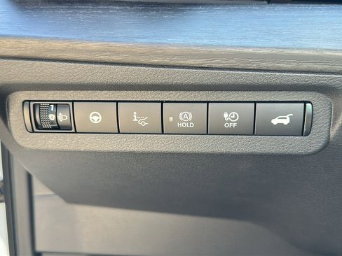 Used 2024 Nissan Ariya AWD image 16