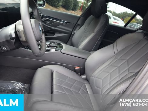 Used 2024 BMW i5 eDrive40i w/ Convenience Package image 11