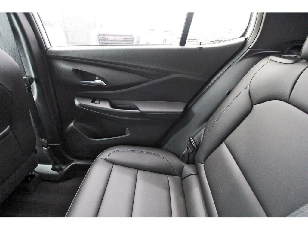 Used 2025 Buick Envista Sport Touring w/ Convenience I Package FWD image 12